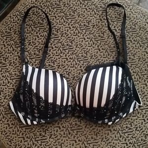 Victoria secret miraculous plunge 32 A bra